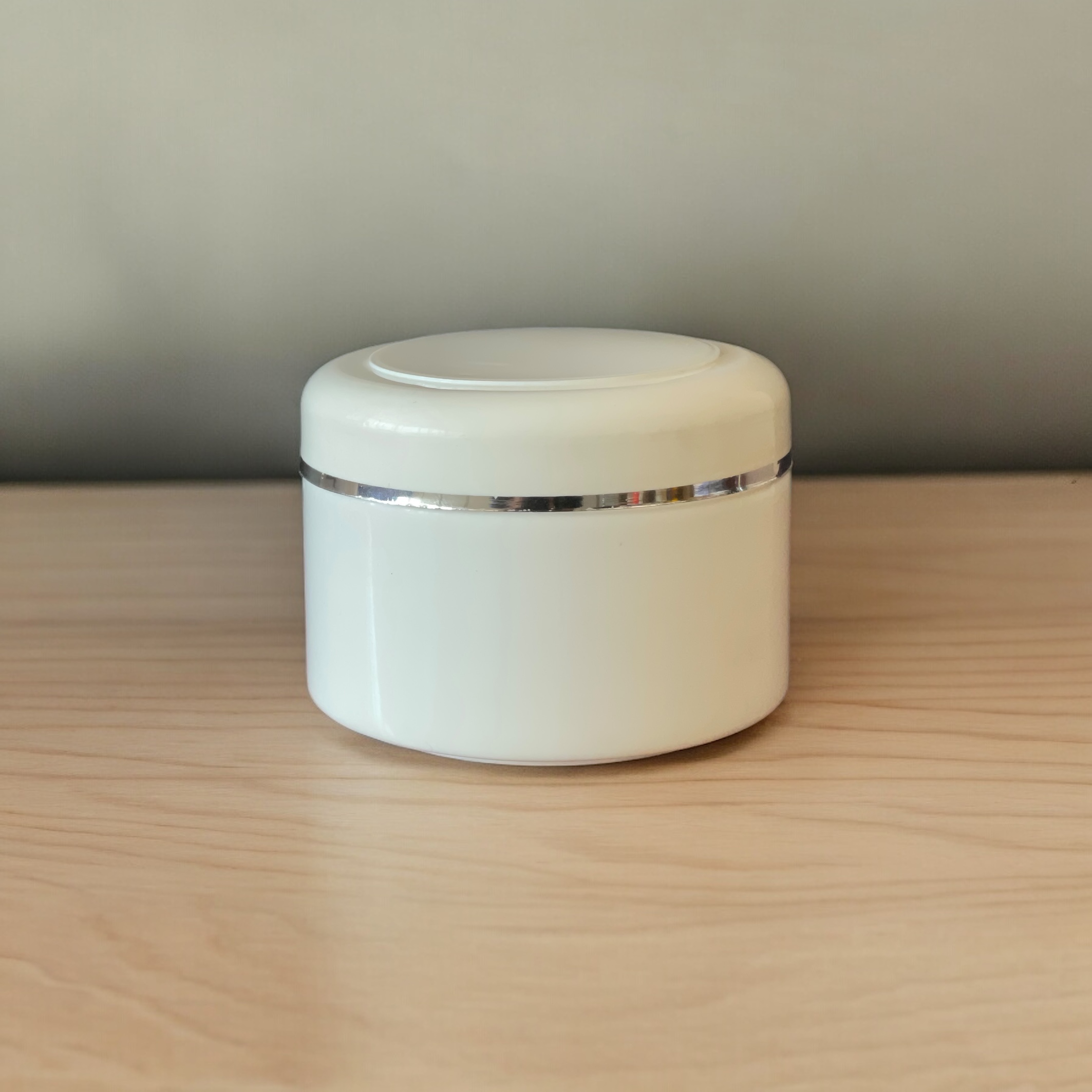 250-ml-plastik-krem-kavanozu-ve-kapak-1